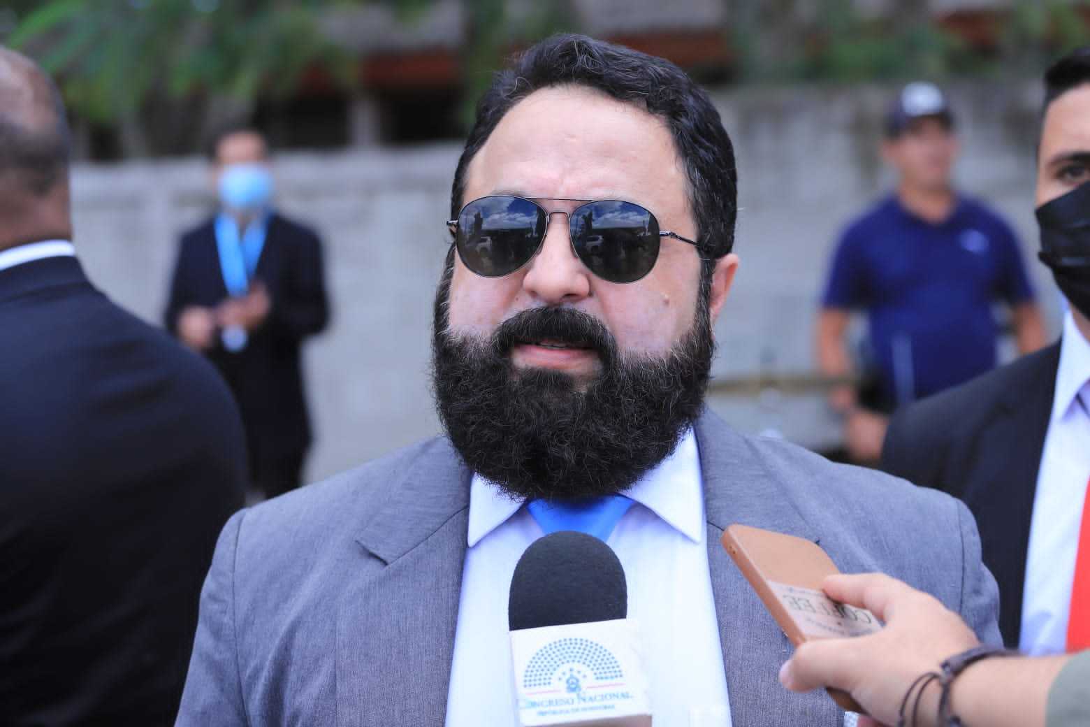 Presidente Luis Redondo participa de ascensos de 300 oficiales de la Policía Nacional